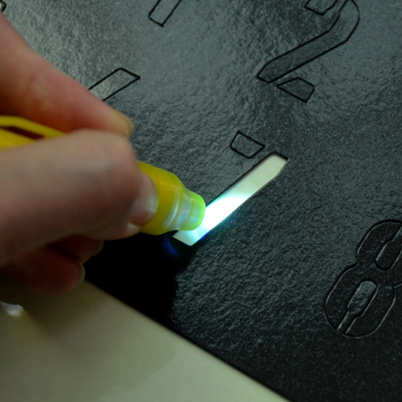 Đồ chơi bảng vẽ phát sáng cho bé