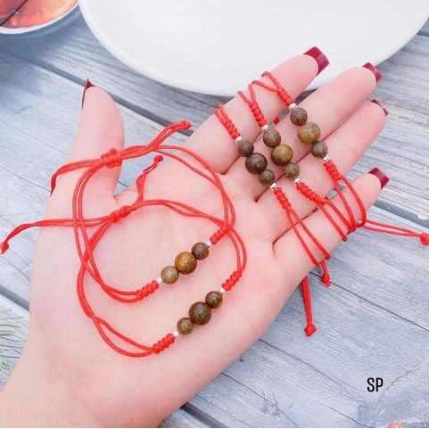 Chỉ đỏ may mắn mic bi bạc và hạt trầm - Chỉ bạc Bibi