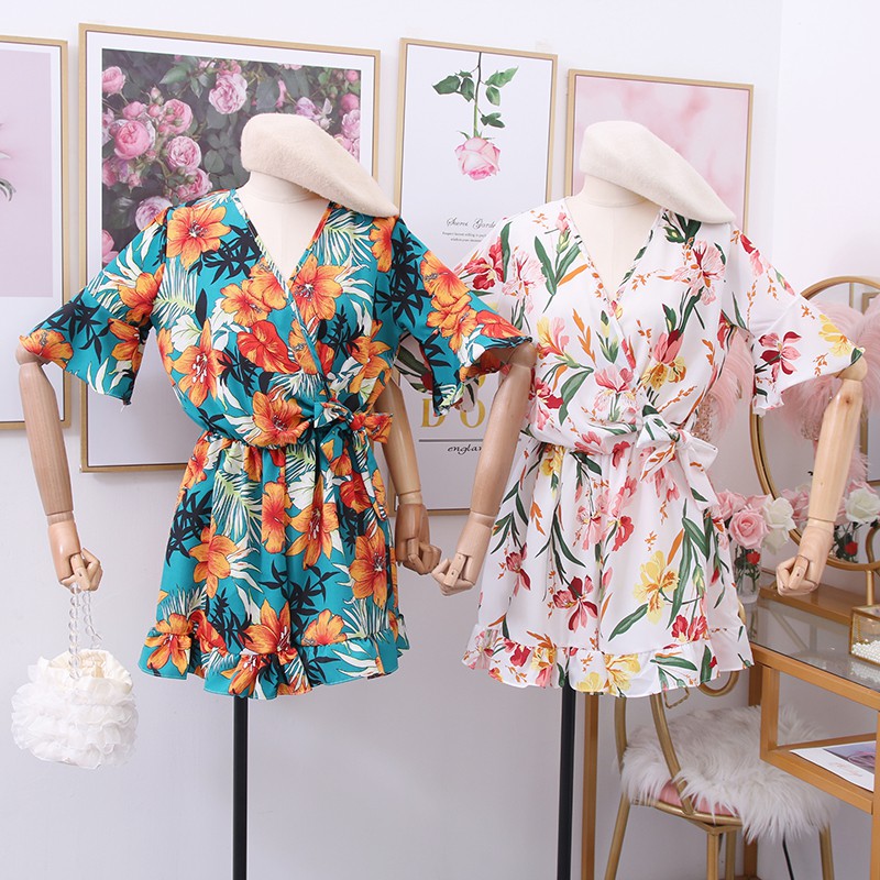 Jumpsuit Tay Ngắn Cổ Chữ V Hoạ Tiết Hoa Lá (ảnh shop tự chụp)