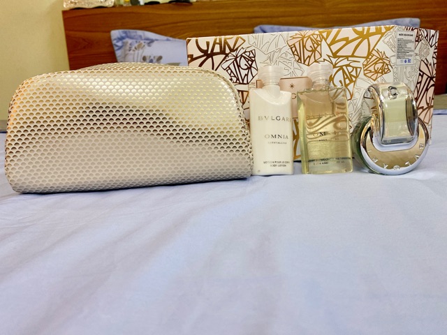 Bộ set nữ BVLGARI Crystalline (EDT 65ml + 1 Sữa tắm 75ml + 1 Lotion 75ml + 1 Túi đựng mỹ phẩm)