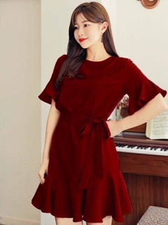 Đầm đỏ cột nơ đuôi cá