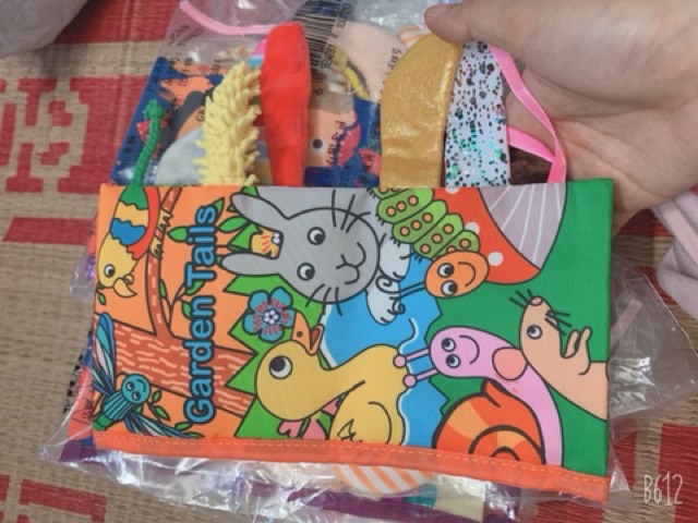 Sách vải đuôi 3D 12 chủ đề Tochang cho bé khám phá thế giới