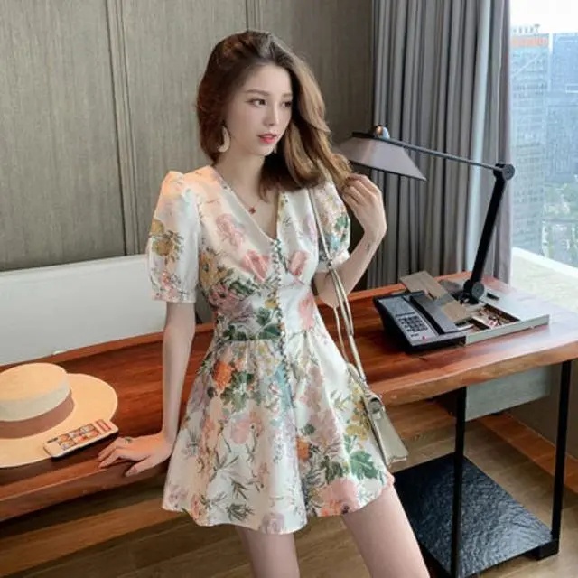 Áo liền quần tay phồng cổ chữ V in hoa thời trang Pháp | BigBuy360 - bigbuy360.vn