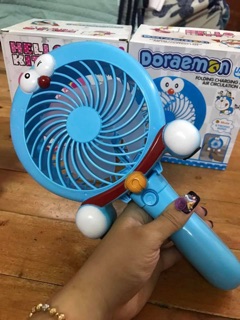Quạt mini cầm tay đôremon tích điện