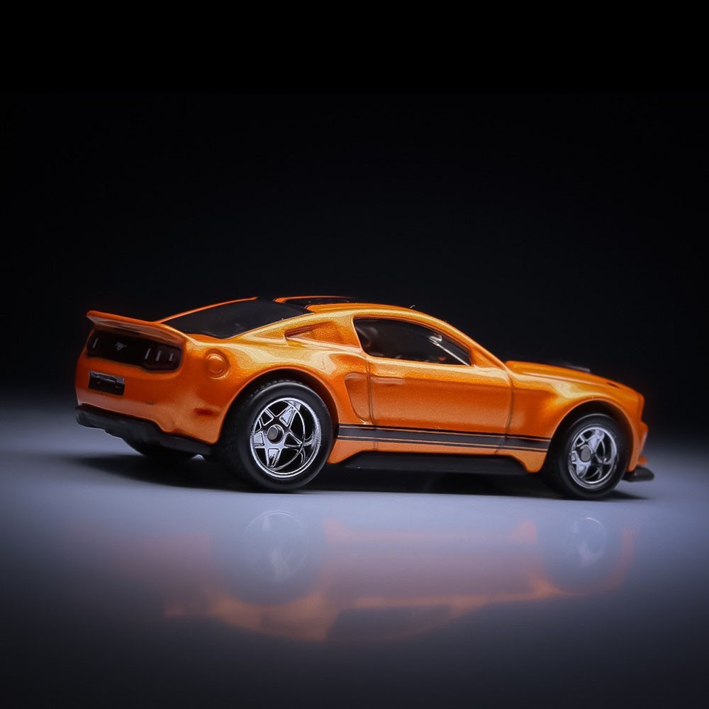 Xe mô hình Hot Wheels 2014 Custom Mustang Cruise Boulevard Premium Car Culture