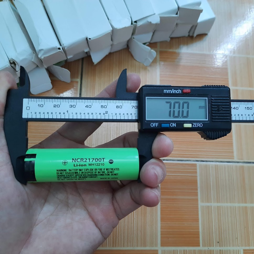 Pin sạc panasonic 21700 3.7v dung lượng 4800mah pin có 2 đầu phẳng NCR21700T