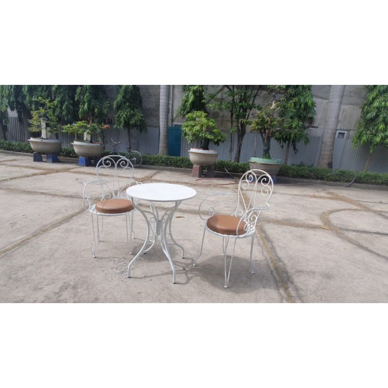 Bàn ghế sắt uốn mỹ nghệ sân vườn