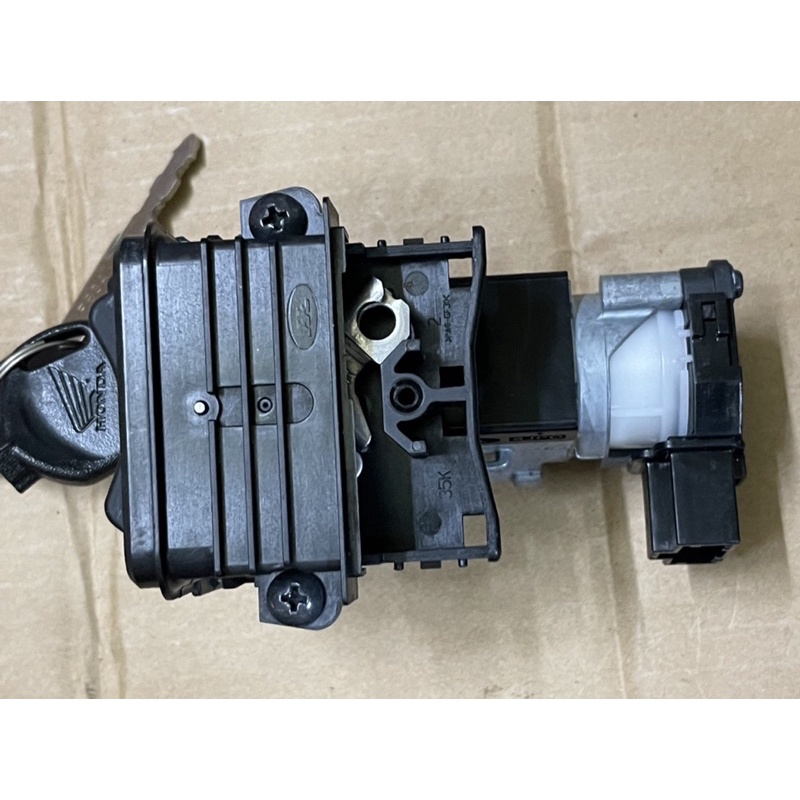 Khoá máy Vario, Click Thái , Vision 2014…2010 dùng chung, hàng zin tháo xe chính hãng chưa qua sd