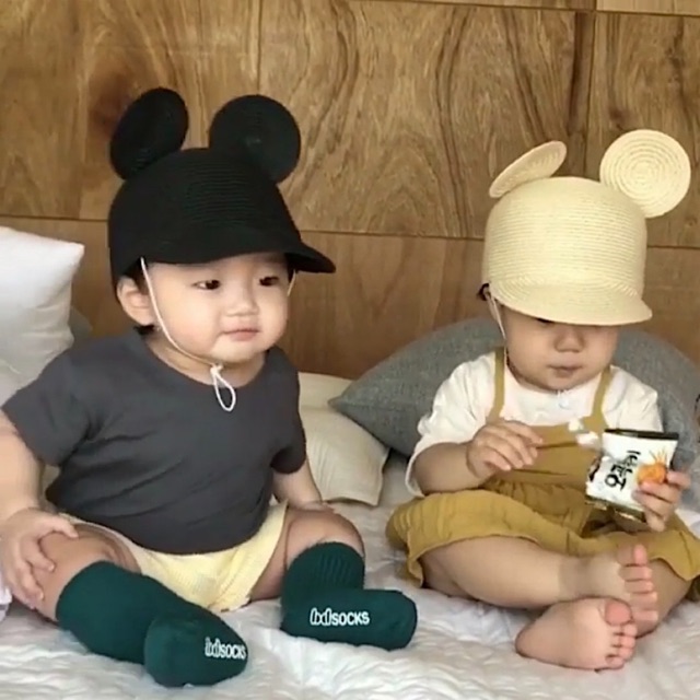 Mũ cói mickey