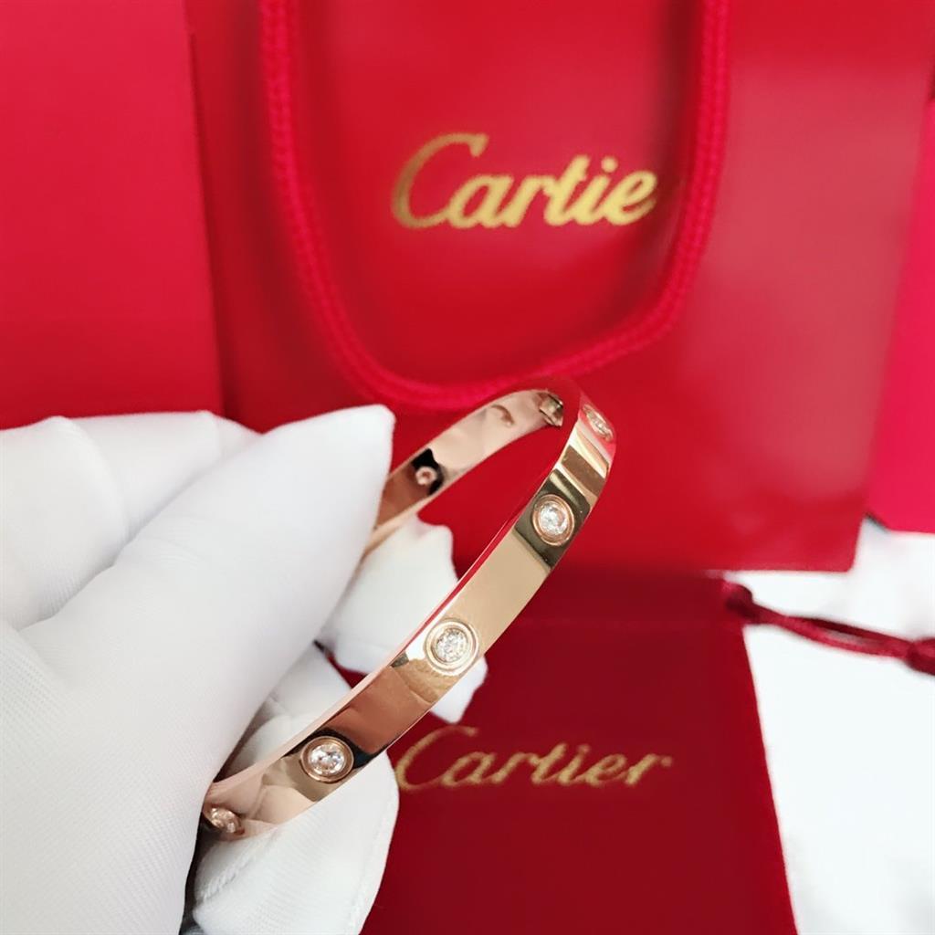 Món quà vòng tay cặp đôi Cartier Love series (mười viên kim cương)