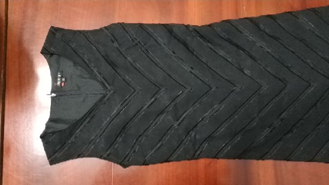 Thanh lý váy hiệu invidi lụa new size S (38) màu đen dáng dài maxi chụp bị nhoè và dìm hàng