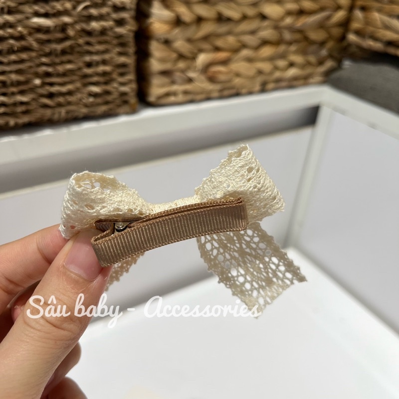 Sét hai kẹp ren hạt trai cho bé gái