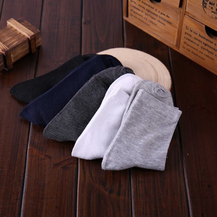 Cặp vớ dài in màu hợp thời trang cho nam