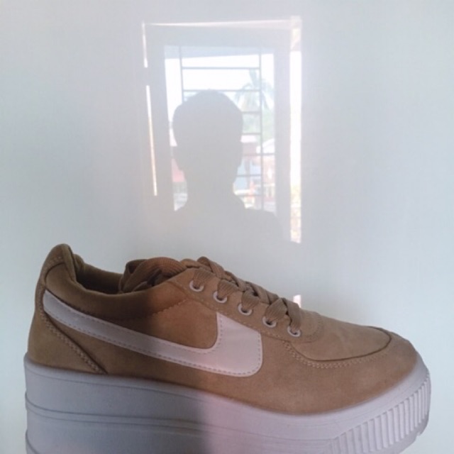 giày thể thao nữ đế độn 3-5cm