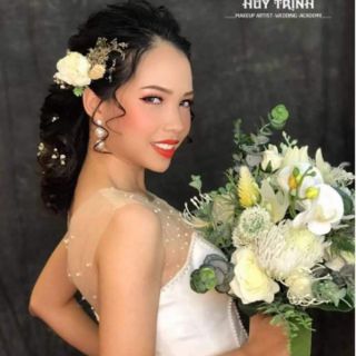 Hoa cài tóc cô dâu