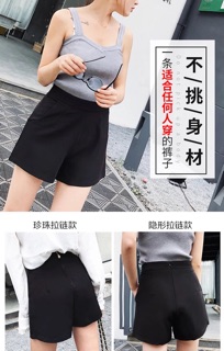 Quần short vải màu đen - trắng