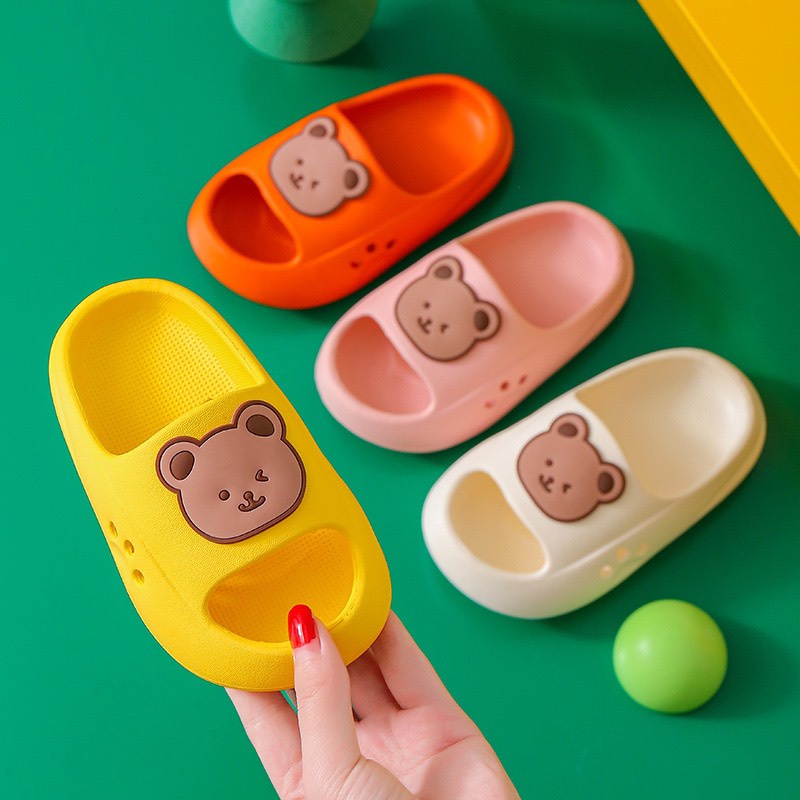Dép Lê - Dép Bánh Mỳ Hình Gấu Đế Mềm Chống Trơn Trượt Cho Mẹ Và Bé 24-41 M031
