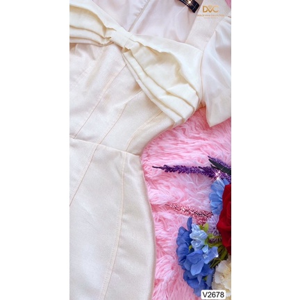 V2678 váy tay bồng màu kem