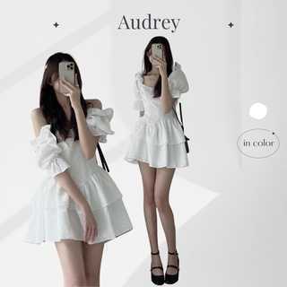 V4991 Váy gấm trắng dáng xoè tay bồng Audrey