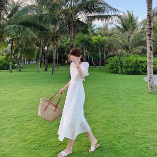 Váy trắng khoét eo baby