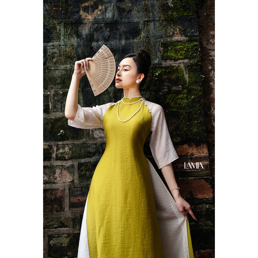 Áo dài truyền thống Lamia Design AD075 tơ xước Nhật màu vàng lá mạ