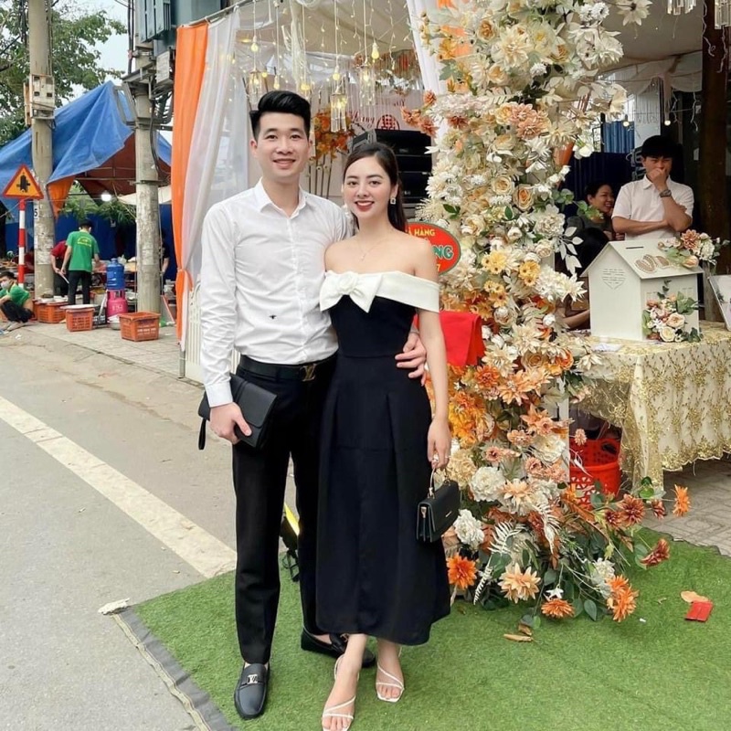 Váy trễ vai nơ ngực kèm tag hoa trà siêu xinh