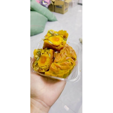 Bánh trung thu 1 trứng 200 gram nhân sen, đậu, dừa, môn, thập cẩm gà quay