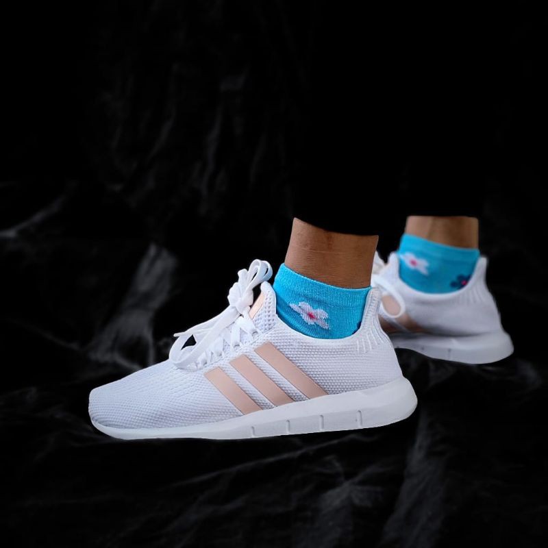 Giày Thể Thao Adidas SWIFT RUN 100% Cotton Màu Trắng Thời Trang Cho Nữ | Giày Thể Thao Chạy Bộ Năng Động Cá Tính | Giày Thể Thao Chạy Bộ Năng Động Cá Tính | Giày Thể Thao Thiết Kế Năng Động Trẻ Trung Hợp Thời Trang