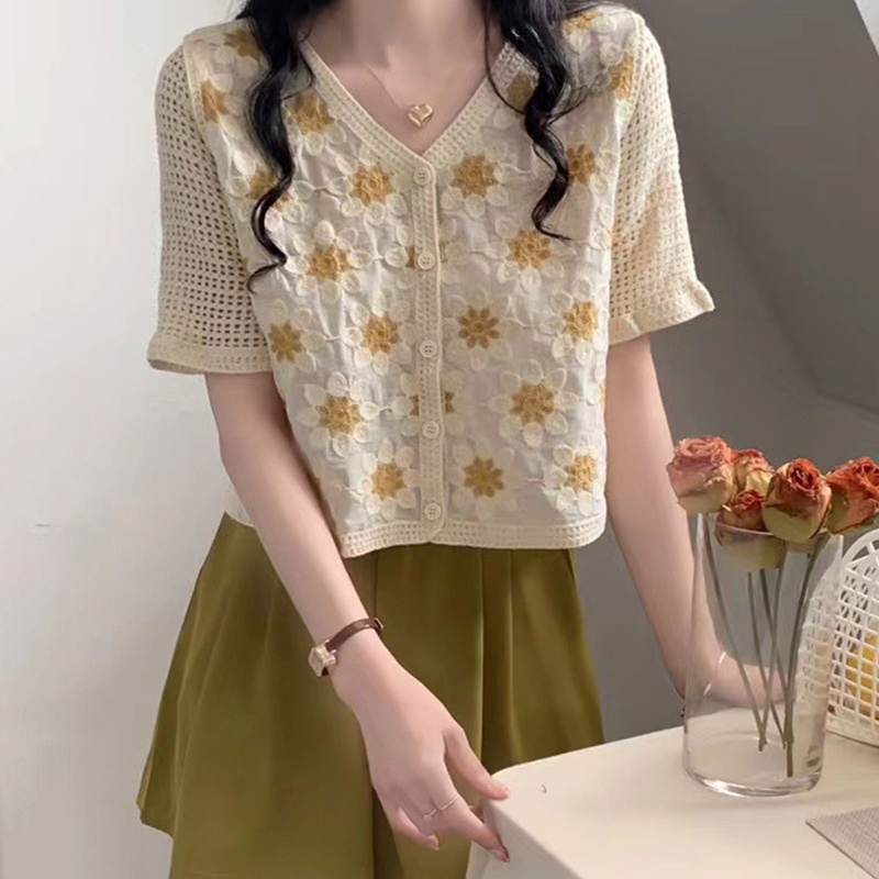 Áo Cardigan Dệt Kim Tay Ngắn Cổ Chữ V Cài Nút Họa Tiết Hoa Cúc Xinh Xắn Cho Nữ