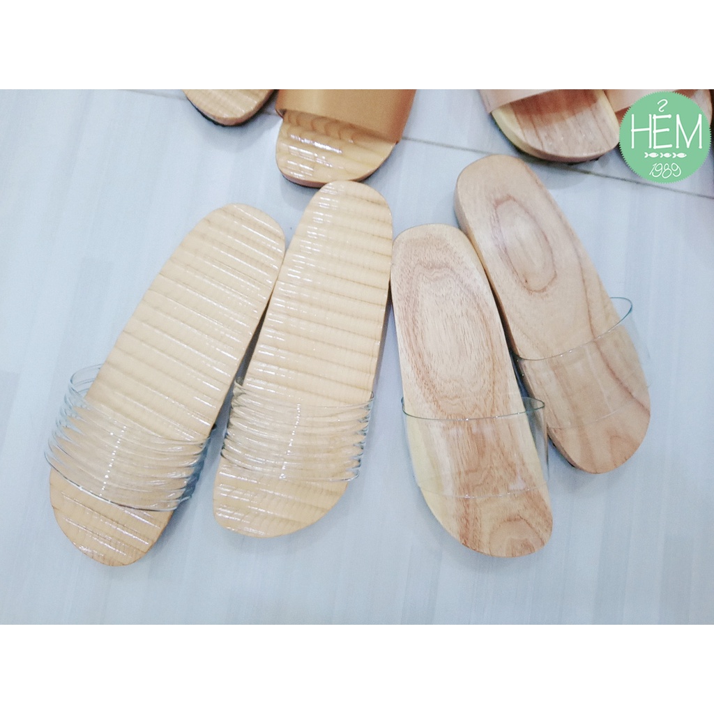 Đủ màu-Guốc  gỗ mộc dáng xưa truyền thống, đế bằng quai lụa/nhung thích hợp với bà ba, áo tấc, áo yếm, cổ phục,...