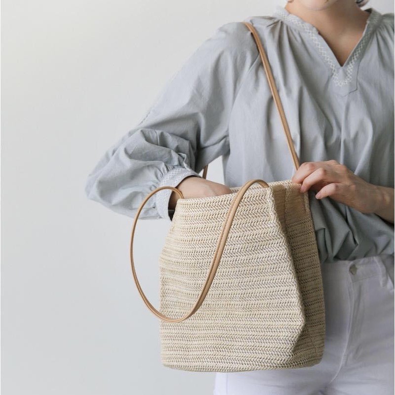 Túi cói tote nhỏ gọn màu đơn giản cá tính dễ phối quần áo có sẵn tại shop Pumi