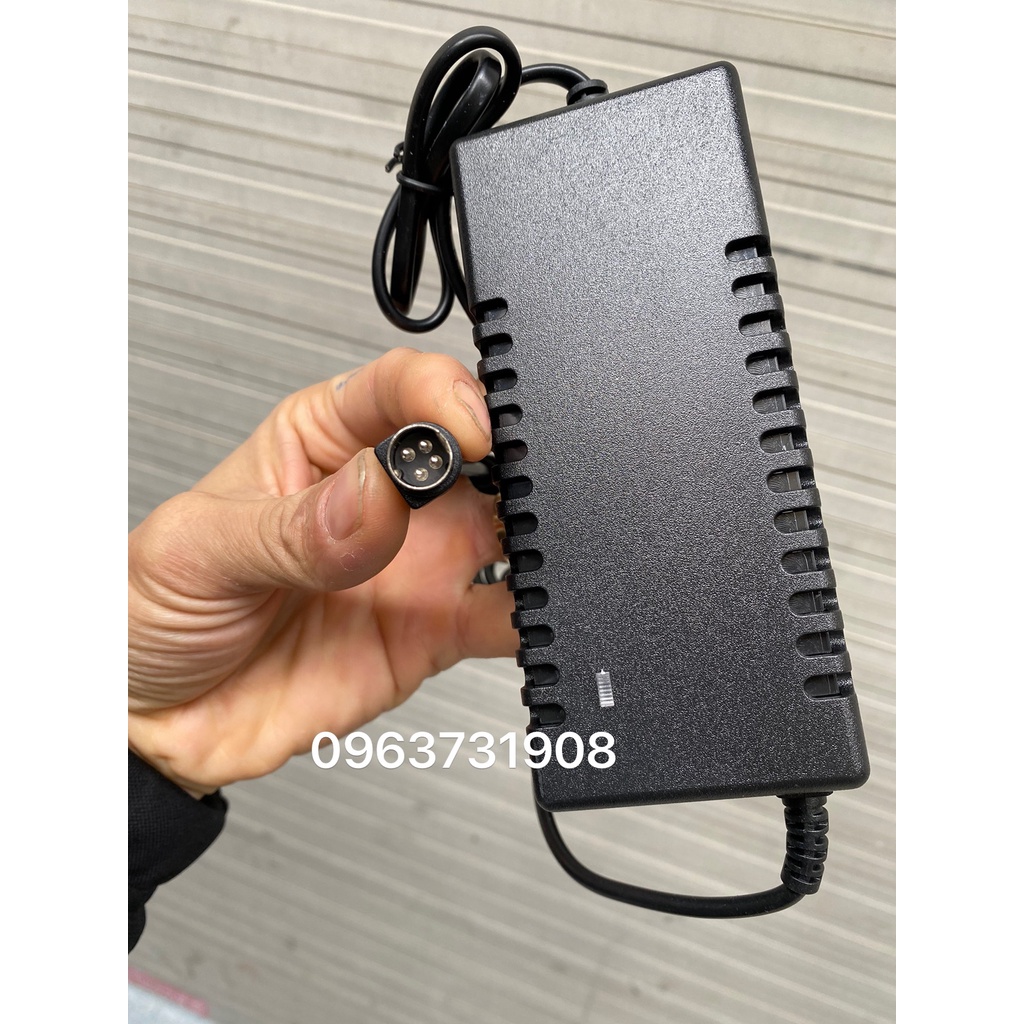 Bộ nguồn đầu ghi camera Hikvison 12V 5A 4 pin chính hãng bảo hành 12 tháng