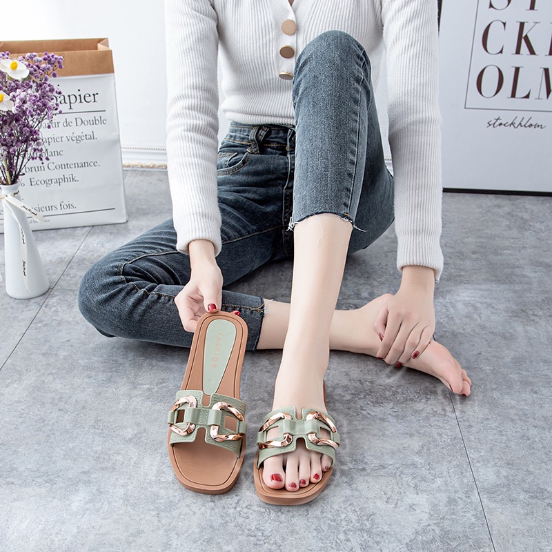 Dép Sandal Mùa Hè 2022 Đế Phẳng Có Khóa Kim Loại Đơn Giản Màu Sắc Thời Trang Phong Cách Mới Cho Nữ