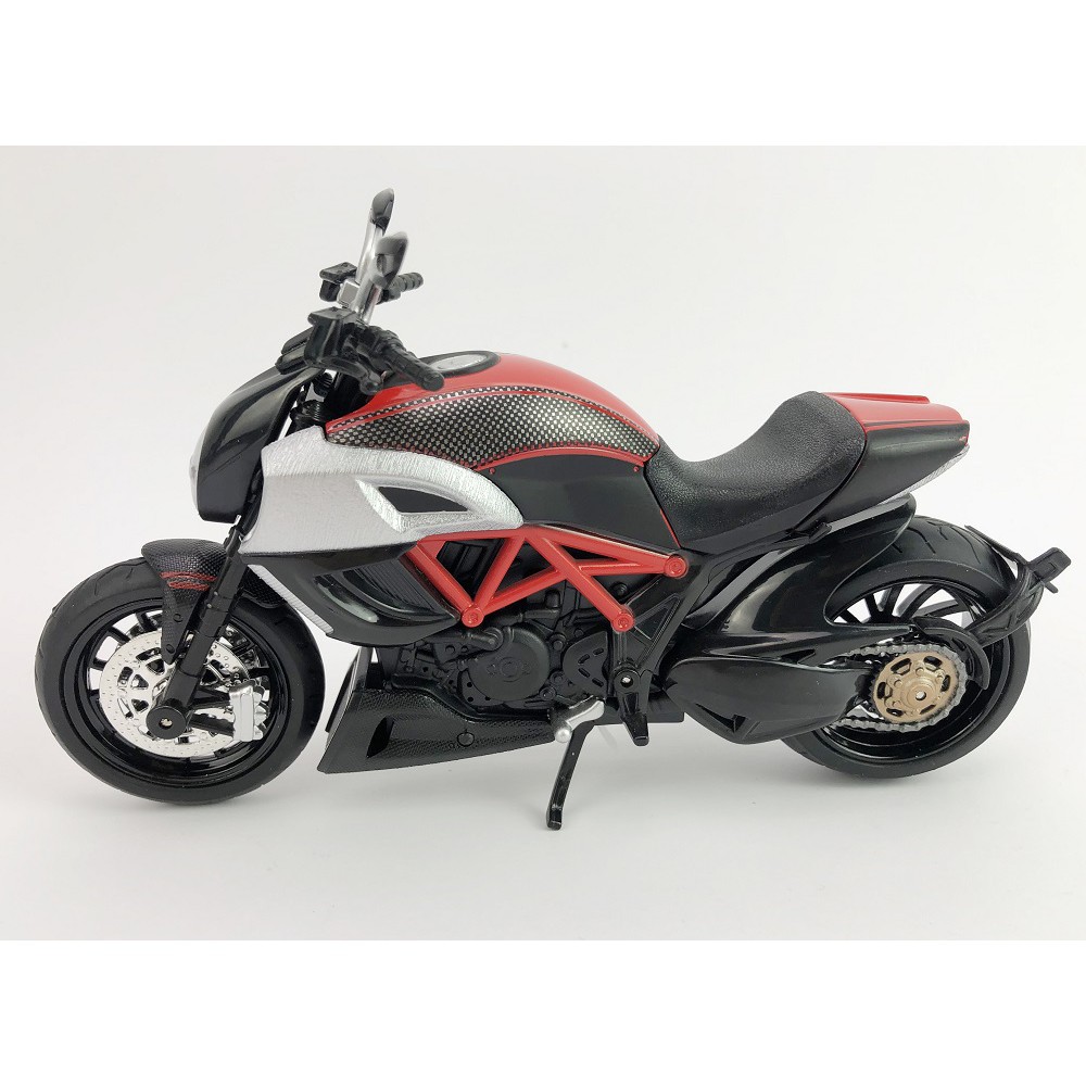 Xe mô hình moto Ducati Diavel Carbon tỉ lệ 1 : 12 hãng H1 Toys