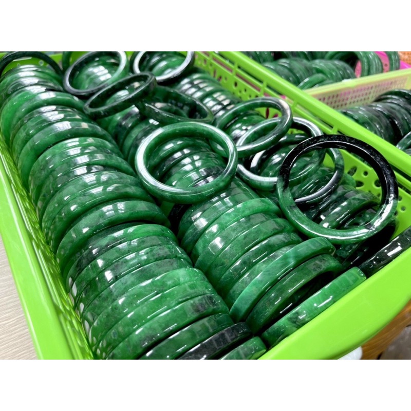 Vòng đeo tay bản liền ngọc sơn thủy bản nhỏ xanh đậm đẹp