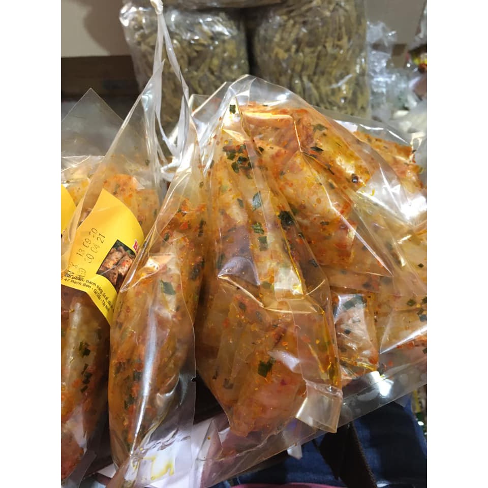Bánh tráng trộn sate tôm hành