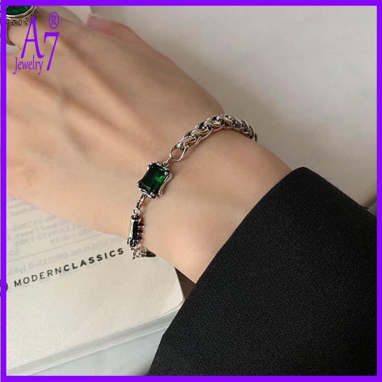 Vòng Tay Bạc Thái Lan Mặt Vuông Rỗng Đính Đá Ngọc Lục Bảo A7 Thời Trang Cho Nữ