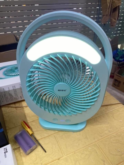 Quạt tích điện