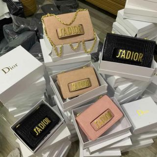 ✅ Jadior vân rắn Hàng chuẩn supper Dập khắc logo trên từng mắt xích
Full box Vừa xỏ tay đi tiệc, vừa xách, vừa đeo chéo