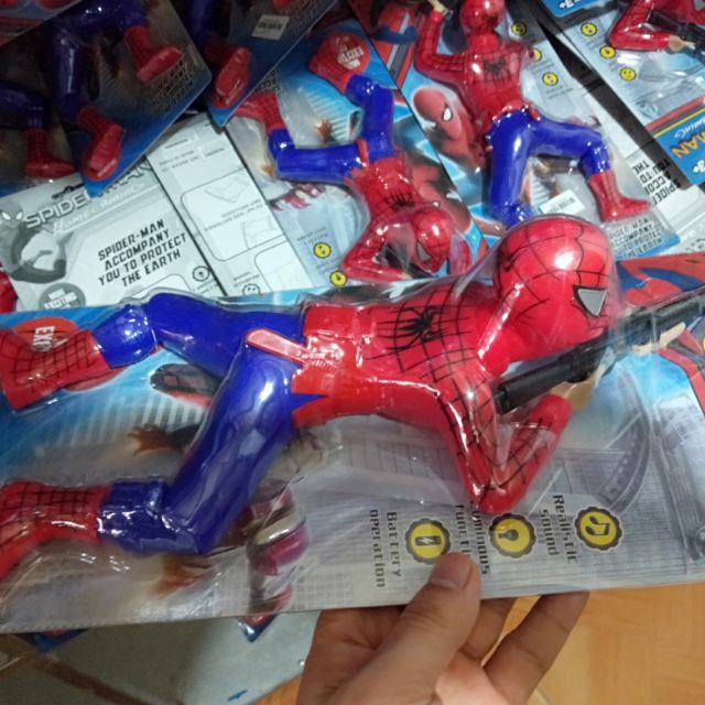 Người nhện biết bò, bắn súng có âm thanh