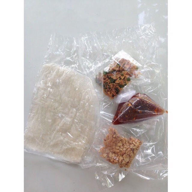 Conbo 2 kg sốt me-2 bịch sốt nhỏ-10 me-4 bịch bánh trắng vuông mỏng-2 tép dẹp sẽ