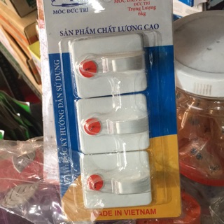 Miếng dán tường có đinh 3 cái 1 vỉ