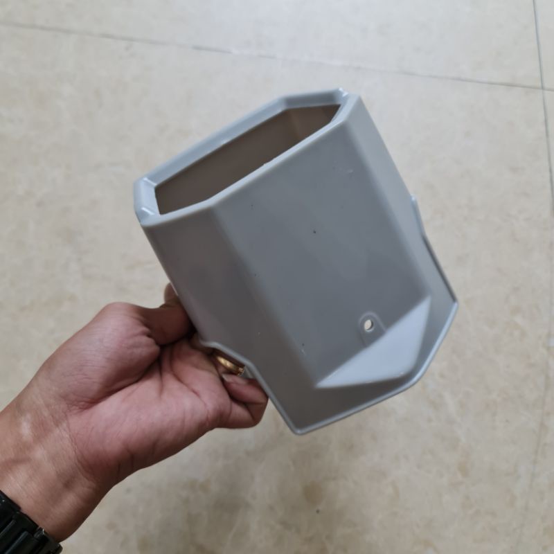 Nhựa ốp đồng hồ CHALY 84