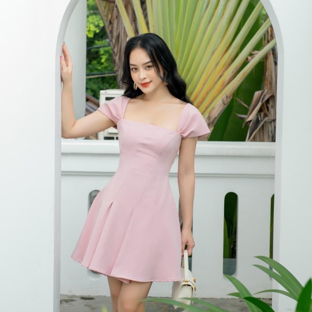 ĐẦM TRỄ VAI