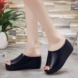 Dép đế xuồng quai da