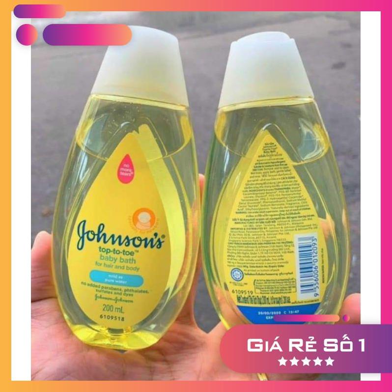 sữa tắm toàn thân Johnson's làm sạch một cách nhẹ nhàng làn da mỏng manh của trẻ sơ sinh và dịu nhẹ