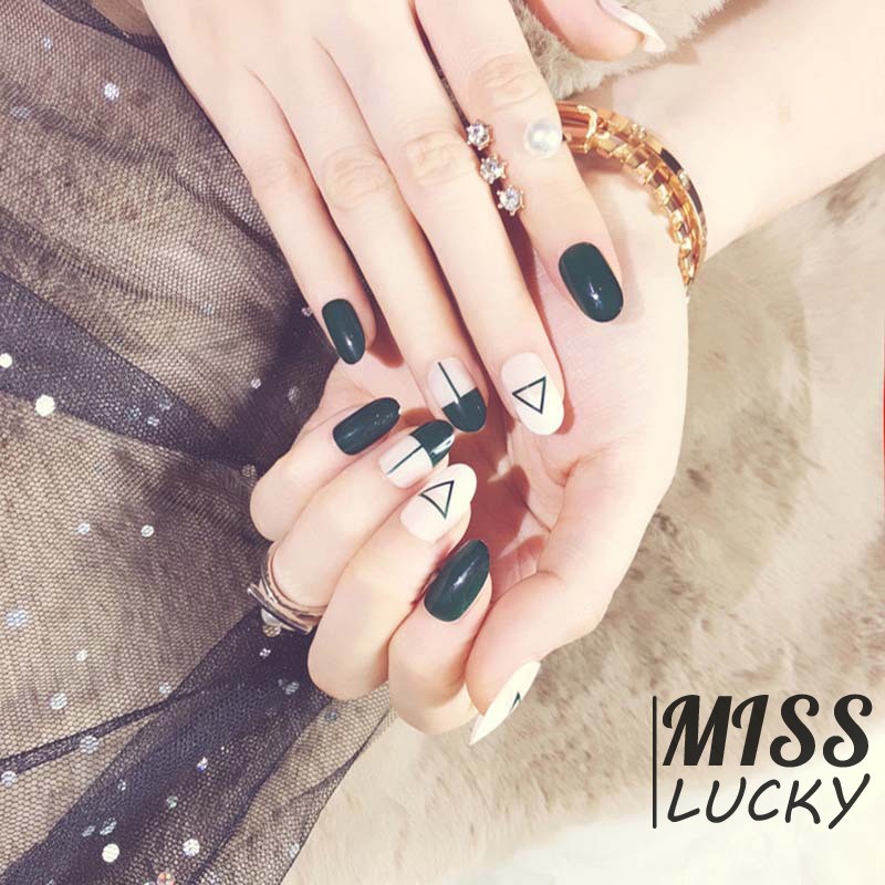 Set 24 móng tay giả trang trí họa tiết tam giác tông màu màu xanh lục đậm