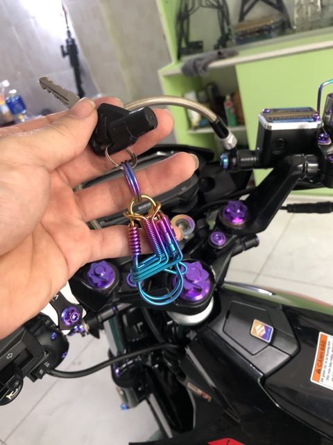 Móc khoá titan gr5