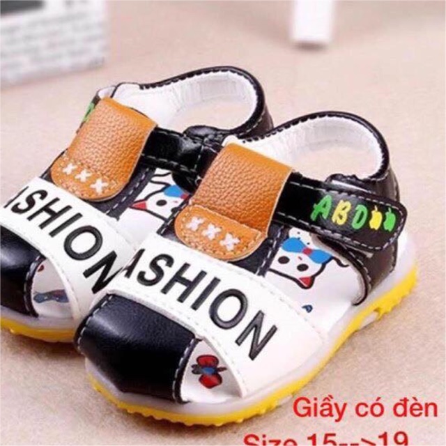 Giày san đan màu đen có đèn cho bé trai