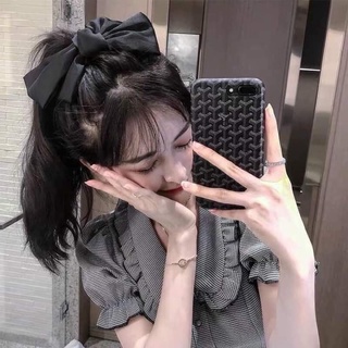 Cài nơ tiểu thư